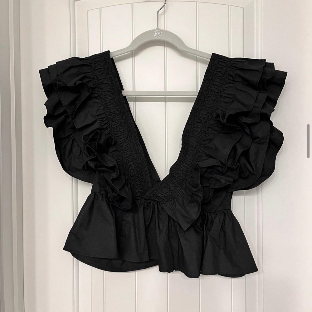 cute black ruffle top!
